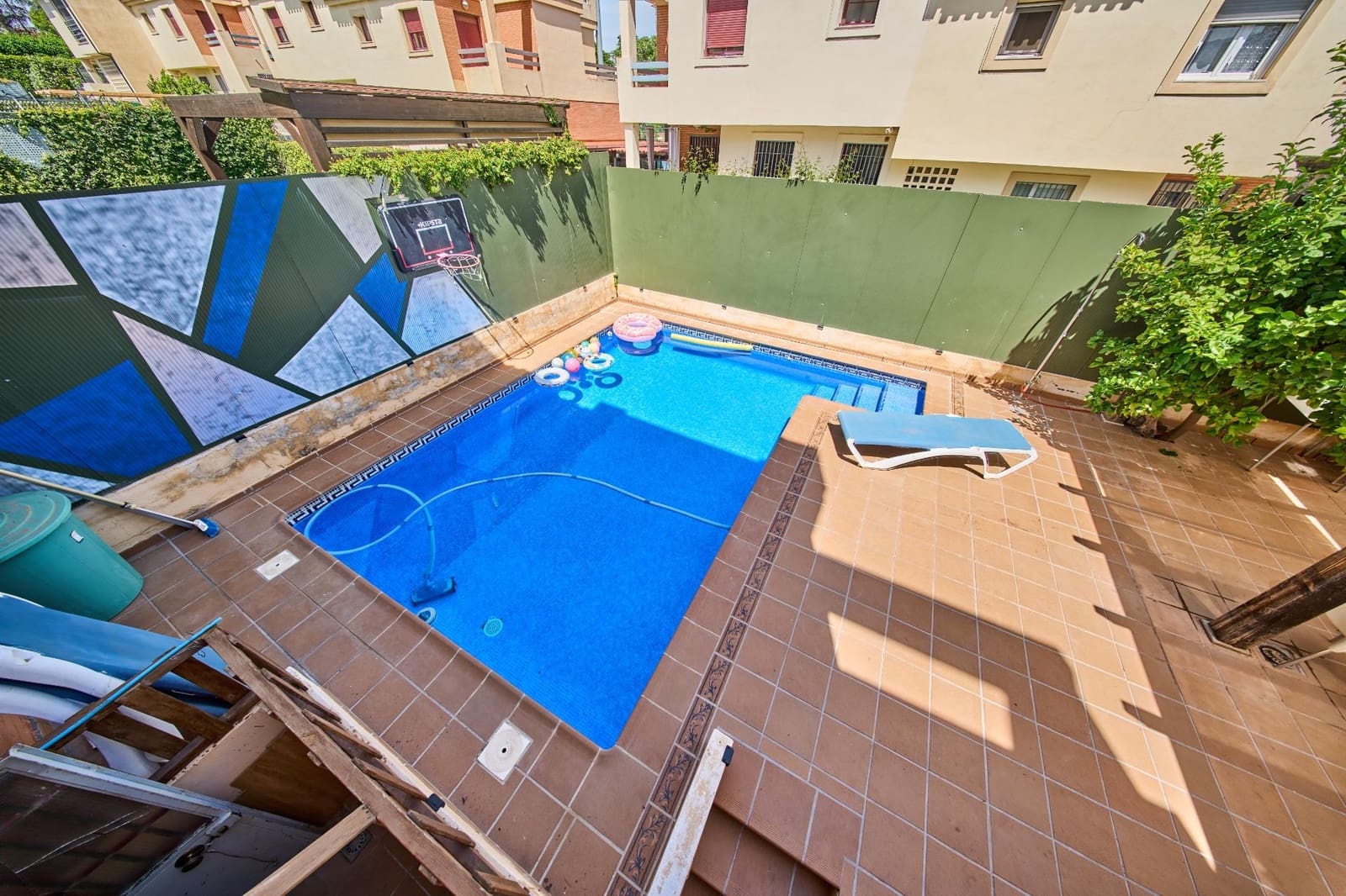 6 bedroom Semi-detached Villa for sale in Ogijares with pool garage - € 390,000 (Ref: 9839518)