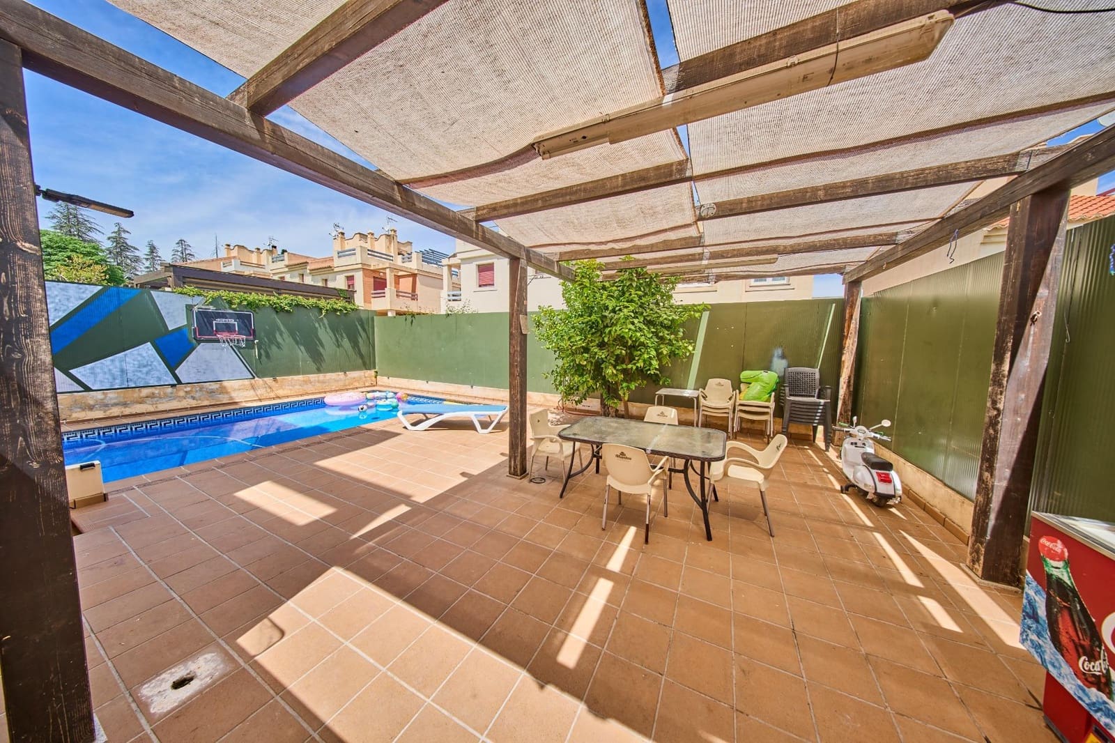 6 bedroom Semi-detached Villa for sale in Ogijares with pool garage - € 390,000 (Ref: 9839518)