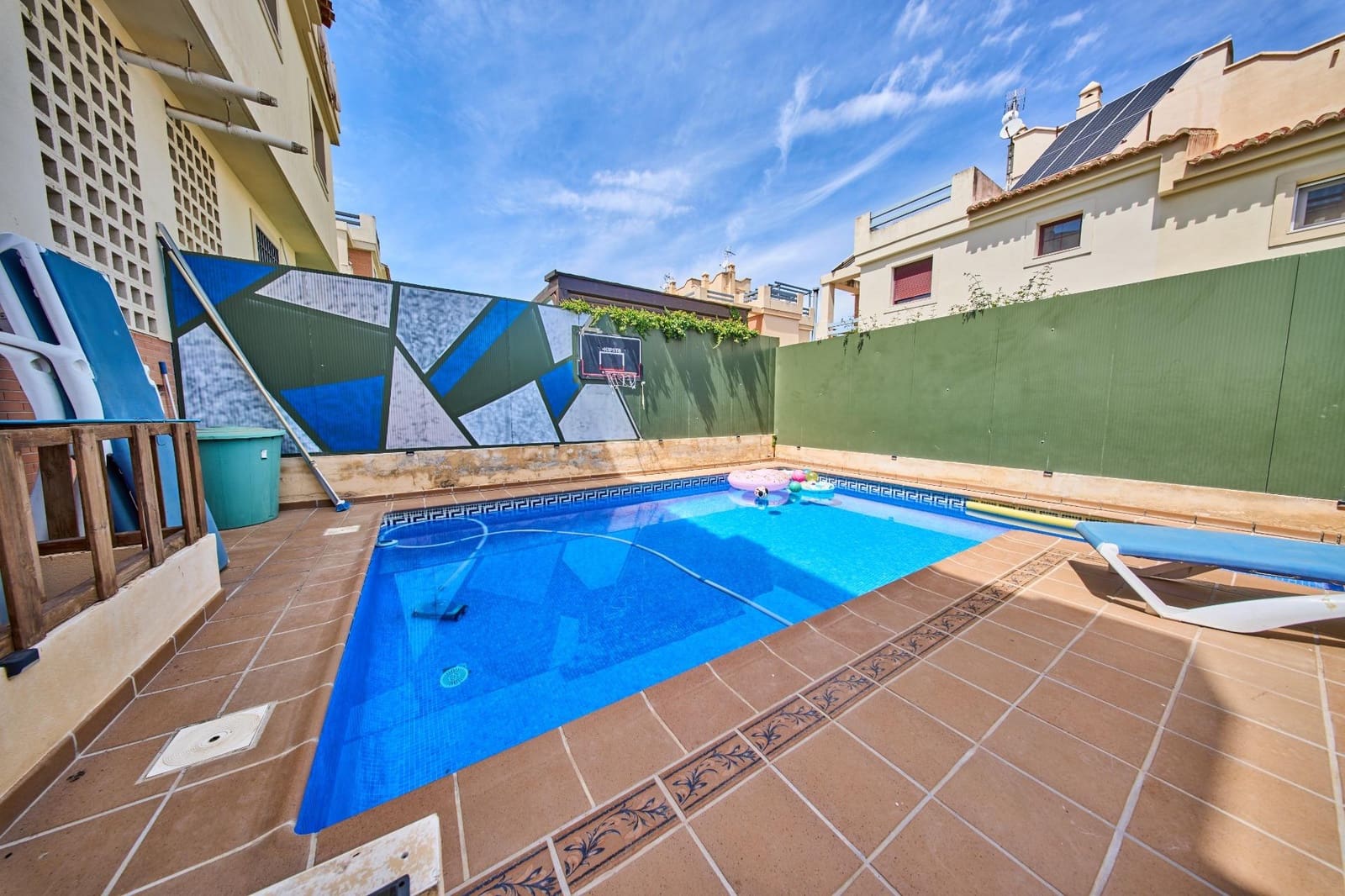 6 bedroom Semi-detached Villa for sale in Ogijares with pool garage - € 390,000 (Ref: 9839518)