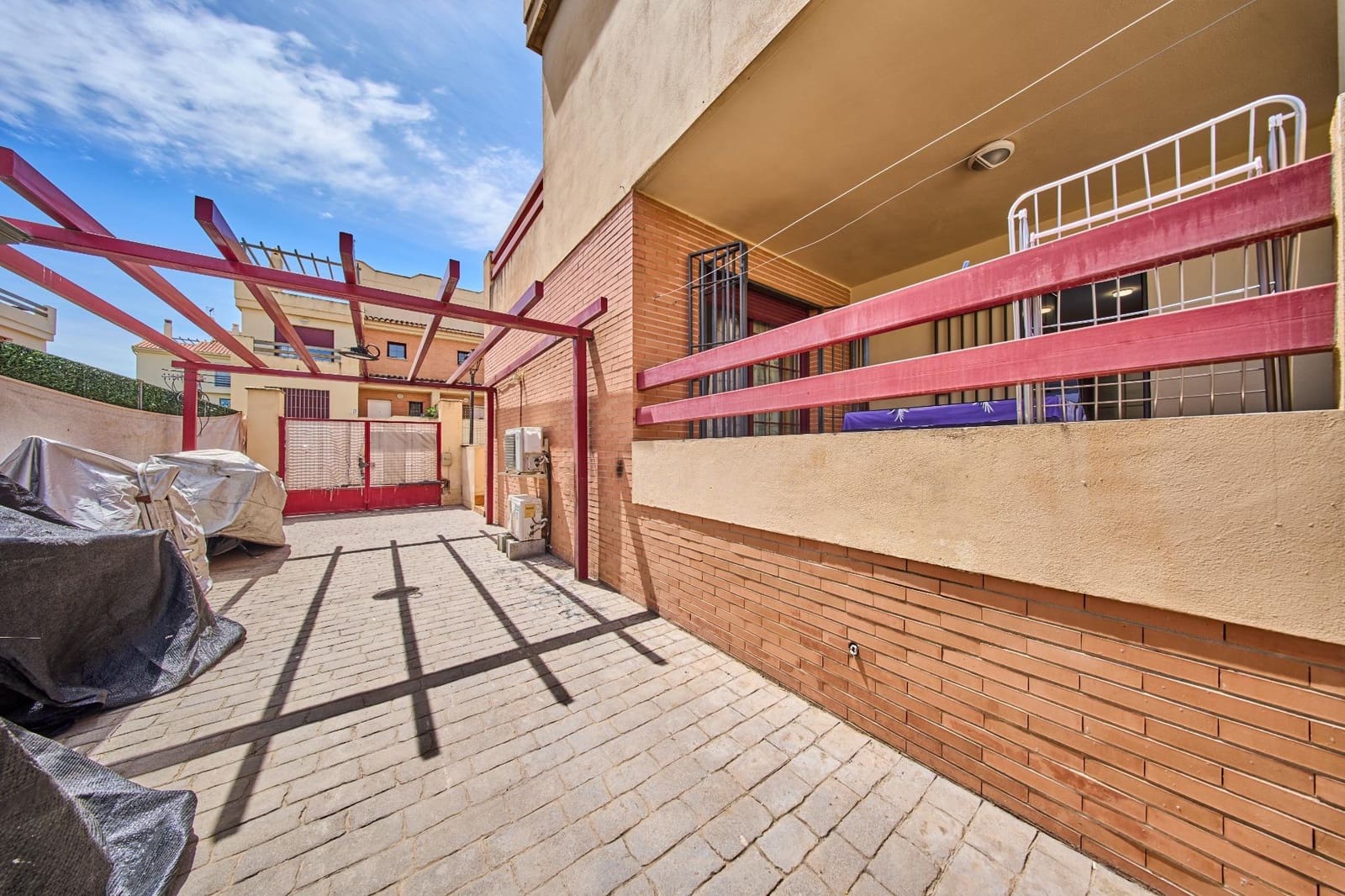 6 bedroom Semi-detached Villa for sale in Ogijares with pool garage - € 390,000 (Ref: 9839518)