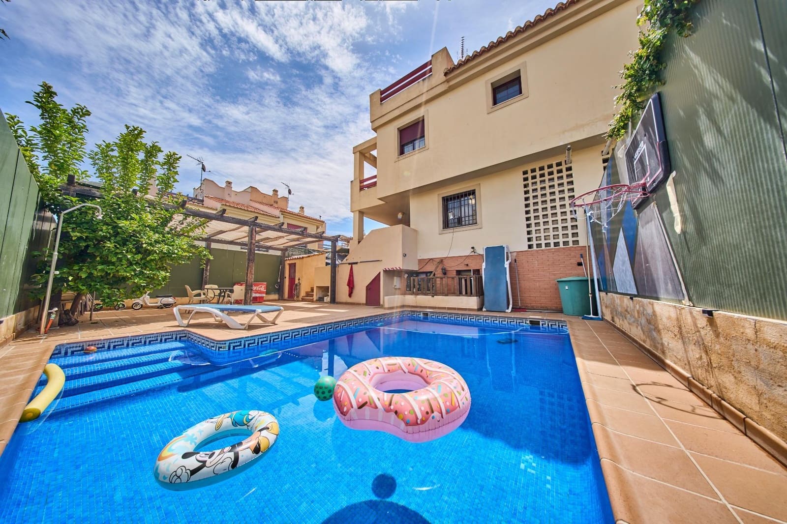 6 bedroom Semi-detached Villa for sale in Ogijares with pool garage - € 390,000 (Ref: 9839518)