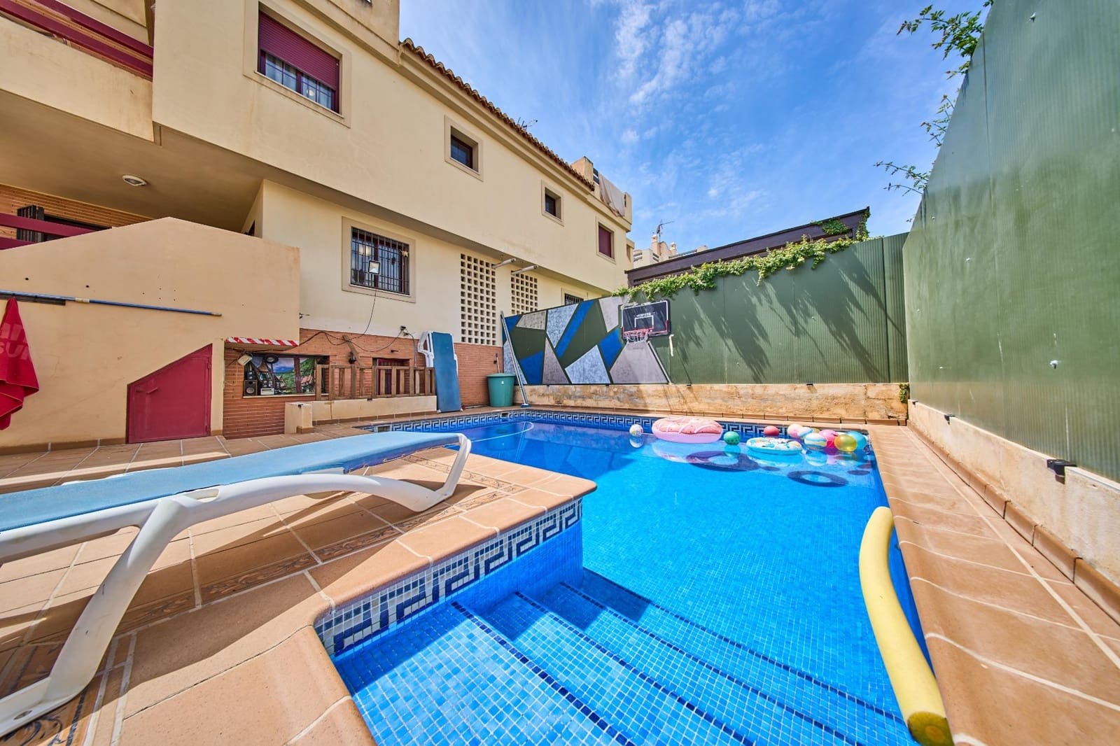 6 bedroom Semi-detached Villa for sale in Ogijares with pool garage - € 390,000 (Ref: 9839518)