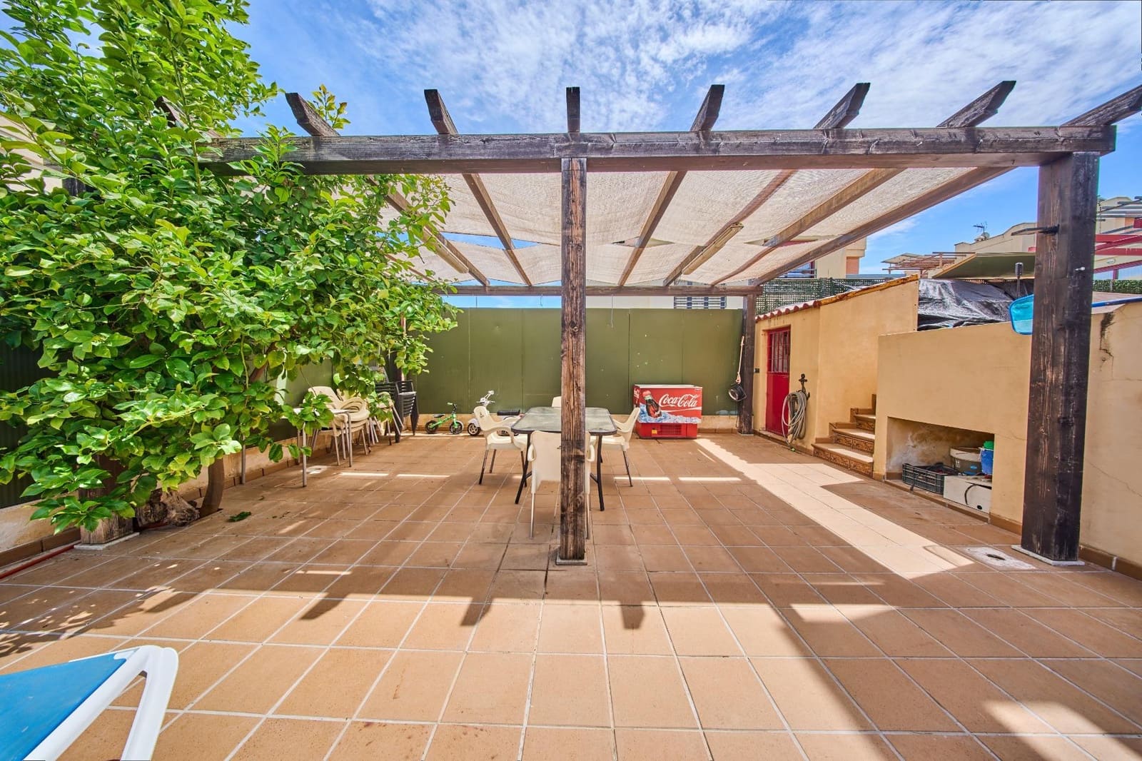6 bedroom Semi-detached Villa for sale in Ogijares with pool garage - € 390,000 (Ref: 9839518)