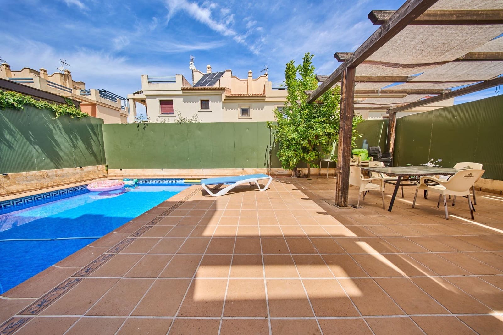 6 bedroom Semi-detached Villa for sale in Ogijares with pool garage - € 390,000 (Ref: 9839518)