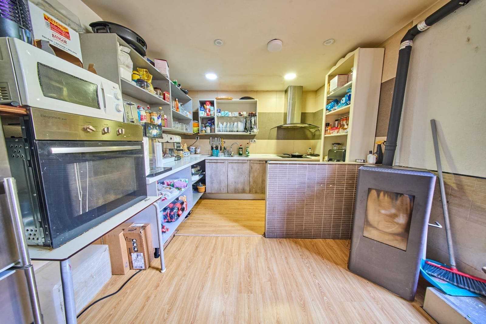 6 bedroom Semi-detached Villa for sale in Ogijares with pool garage - € 390,000 (Ref: 9839518)