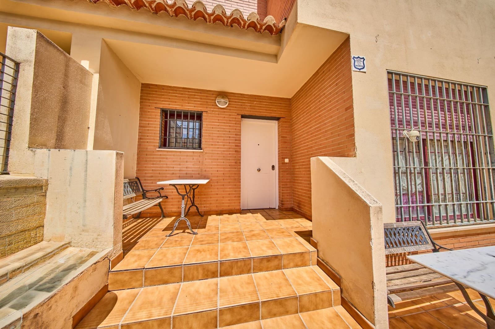 6 bedroom Semi-detached Villa for sale in Ogijares with pool garage - € 390,000 (Ref: 9839518)
