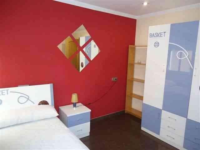 Piso de 3 habitaciones en Granada ciudad en alquiler - 1.000 € (Ref: 9860285)
