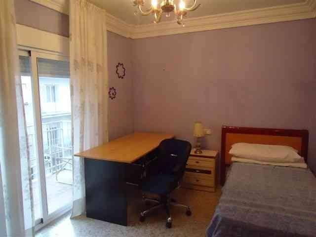 Piso de 3 habitaciones en Centro, Granada ciudad en alquiler - 1.000 € (Ref: 9860285)