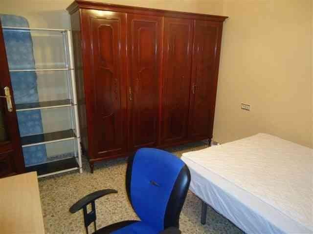 Piso de 3 habitaciones en Granada ciudad en alquiler - 1.000 € (Ref: 9860285)