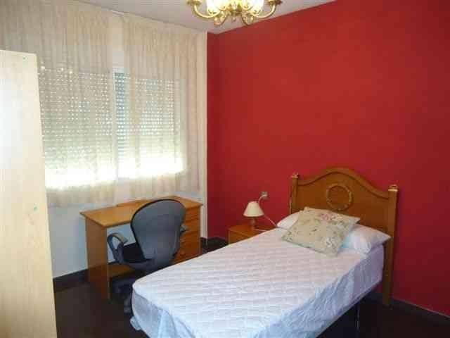 Piso de 3 habitaciones en Centro, Granada ciudad en alquiler - 1.000 € (Ref: 9860285)