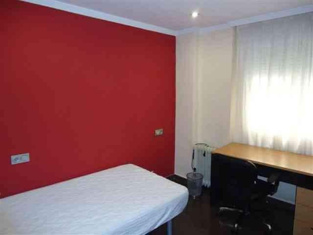 Piso de 3 habitaciones en Granada ciudad en alquiler - 1.000 € (Ref: 9860285)