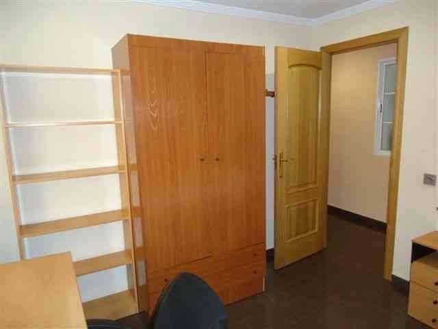 Piso de 3 habitaciones en Granada ciudad en alquiler - 1.000 € (Ref: 9860285)