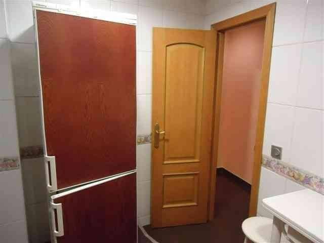 Piso de 3 habitaciones en Granada ciudad en alquiler - 1.000 € (Ref: 9860285)
