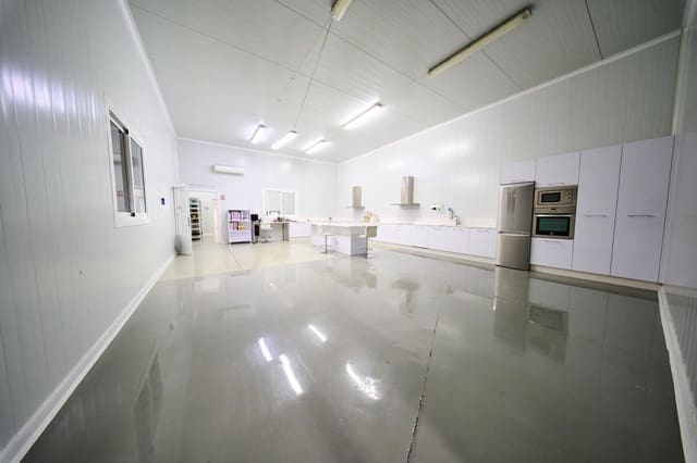 Entreprise à vendre à Baza - 659 900 € (Ref: 9860286)