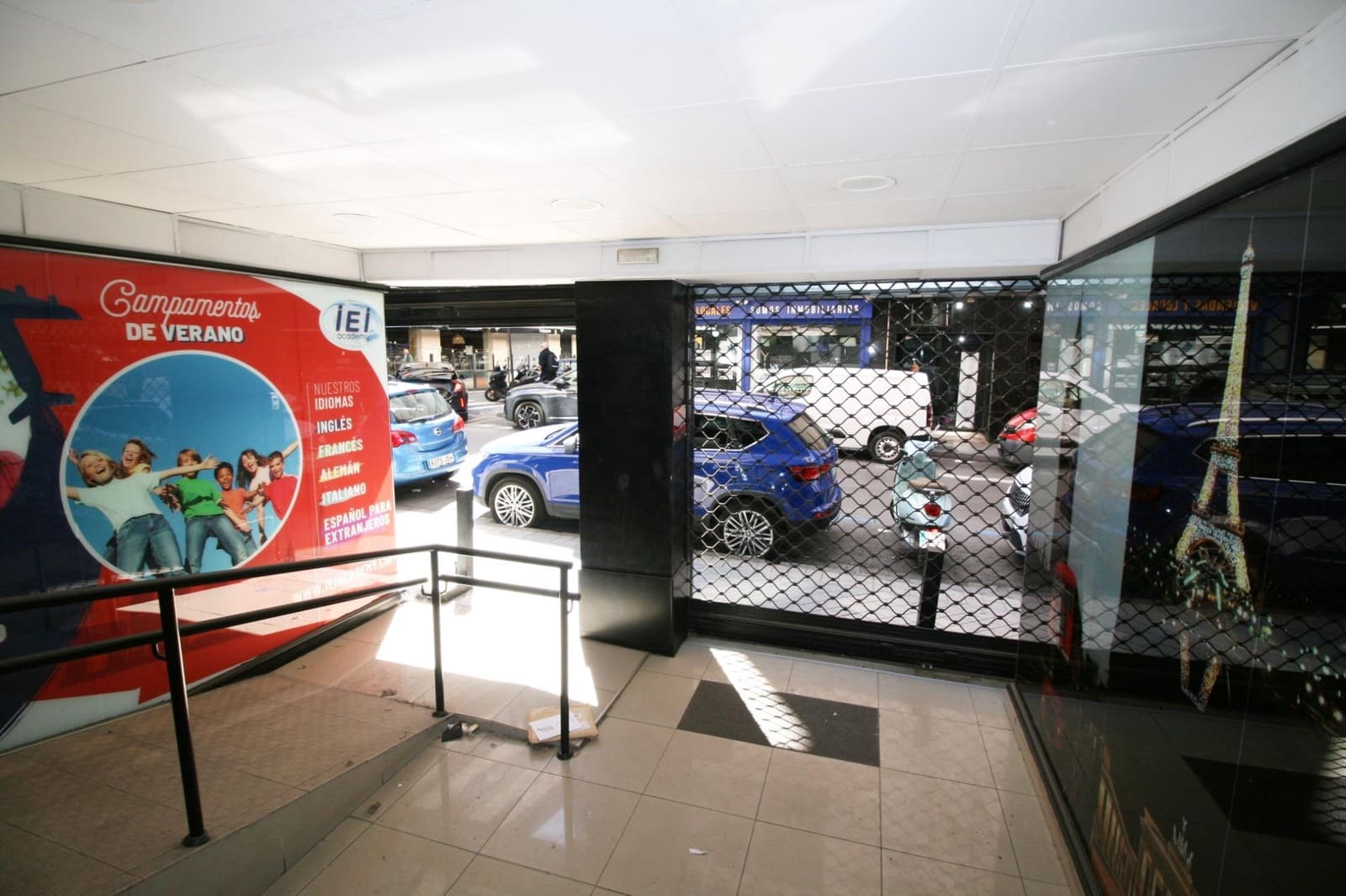 Commercial for rent in Granada city - € 2,200 (Ref: 9862043)