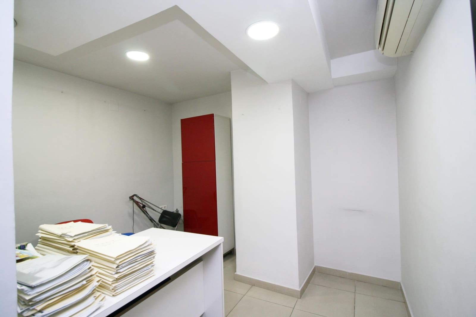 Commercial for rent in Granada city - € 2,200 (Ref: 9862043)