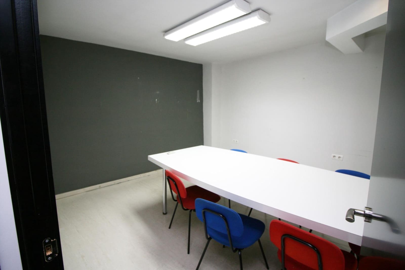 Commercial for rent in Granada city - € 2,200 (Ref: 9862043)