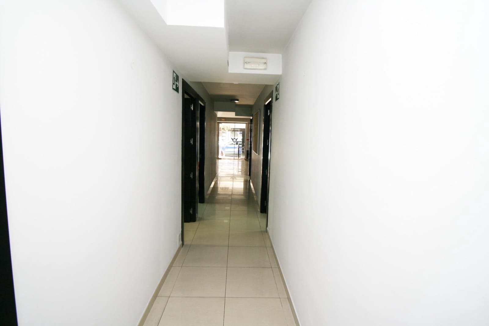 Commercial for rent in Granada city - € 2,200 (Ref: 9862043)