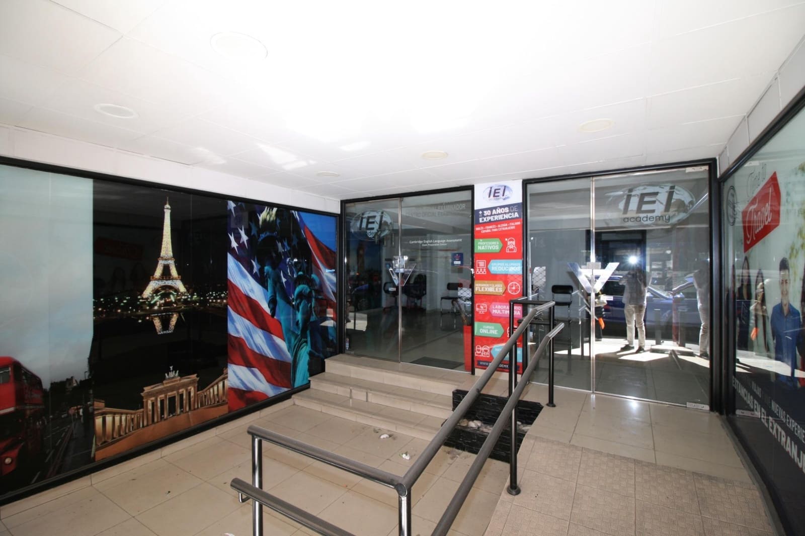 Commercial for rent in Granada city - € 2,200 (Ref: 9862043)