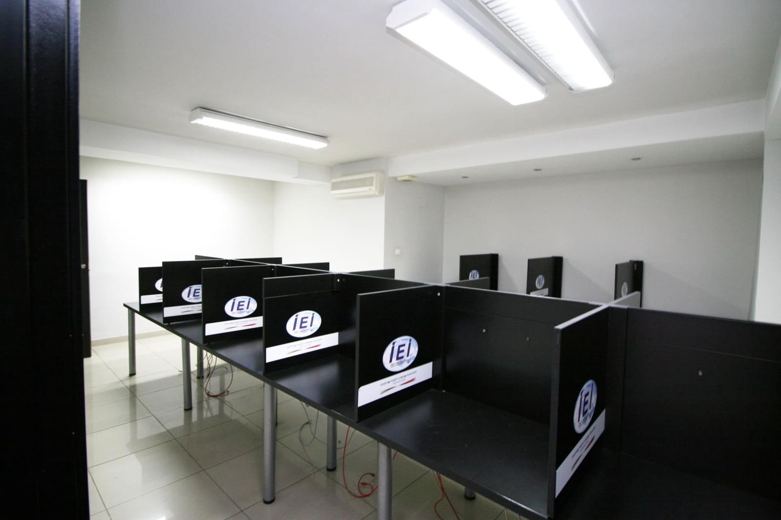 Commercial for rent in Granada city - € 2,200 (Ref: 9862043)