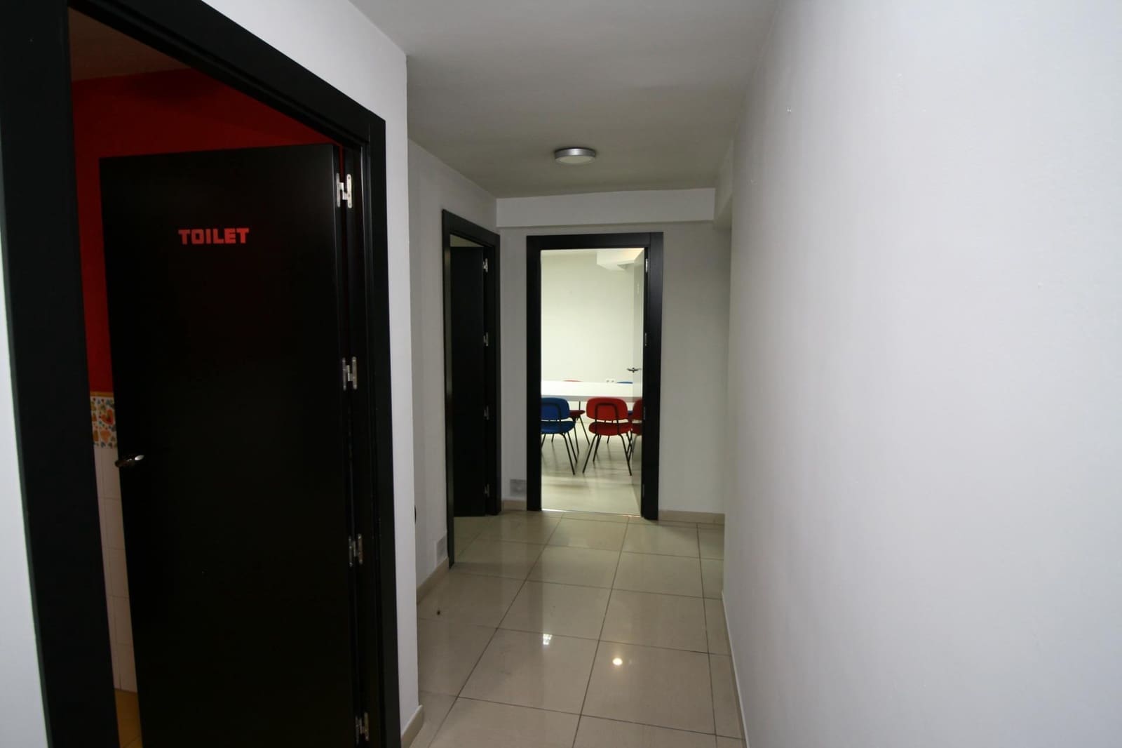 Commercial for rent in Granada city - € 2,200 (Ref: 9862043)