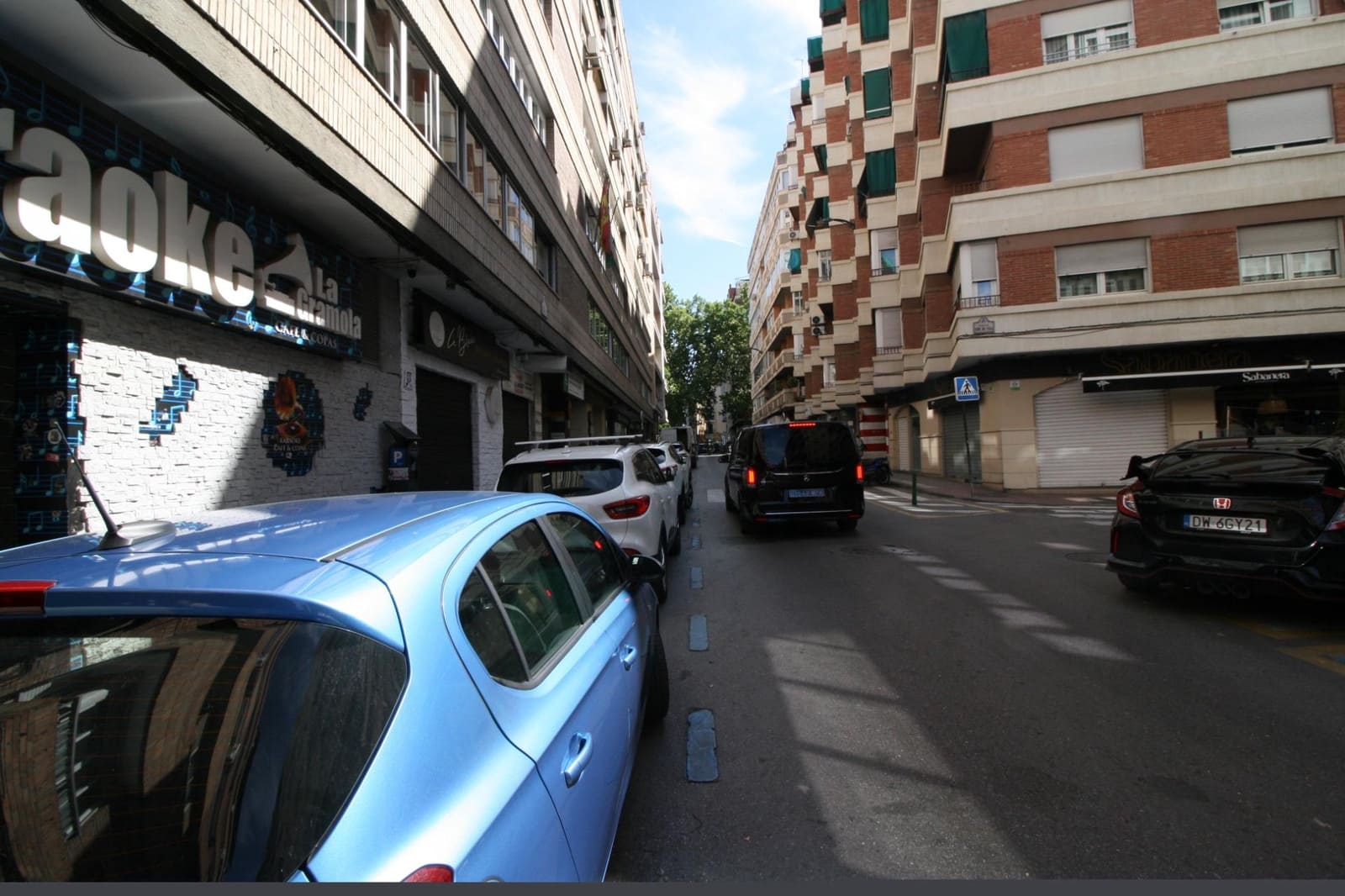 Commercial for rent in Granada city - € 2,200 (Ref: 9862043)