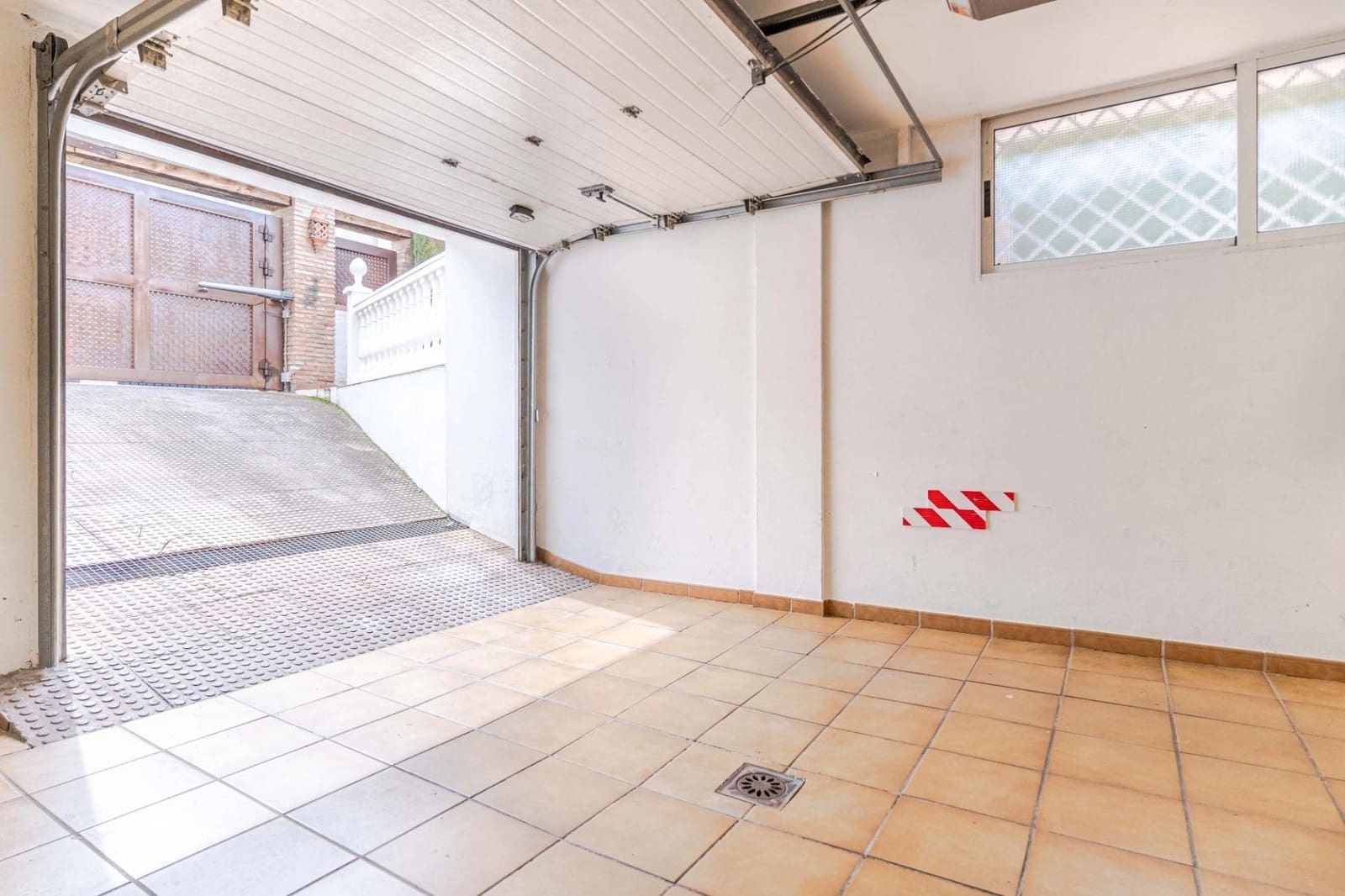4 slaapkamer Villa te koop in Ogijares met garage - € 530.000 (Ref: 9867148)