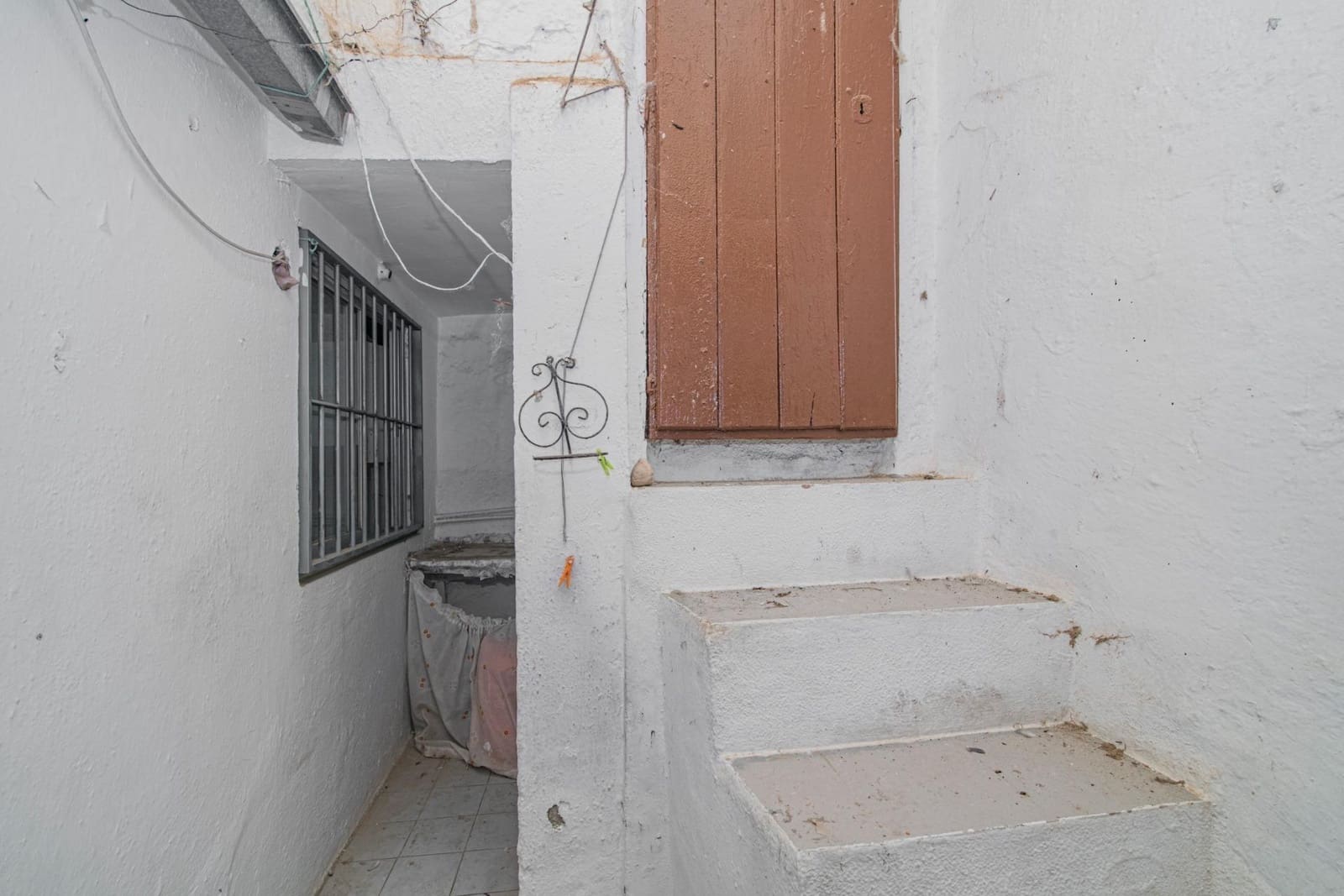 3 slaapkamer Halfvrijstaande villa te koop in Pinos Puente - € 64.900 (Ref: 9868818)