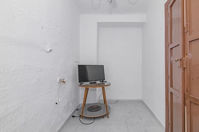 3 slaapkamer Halfvrijstaande villa te koop in Pinos Puente - € 64.900 (Ref: 9868818)