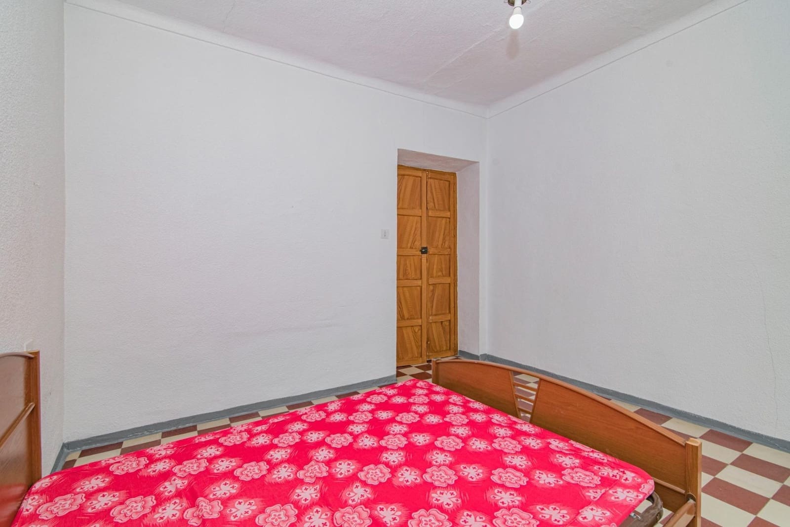 3 slaapkamer Halfvrijstaande villa te koop in Pinos Puente - € 64.900 (Ref: 9868818)