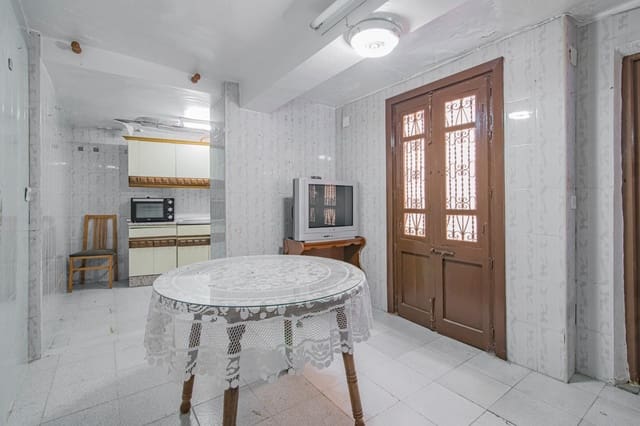 3 slaapkamer Halfvrijstaande villa te koop in Pinos Puente - € 64.900 (Ref: 9868818)