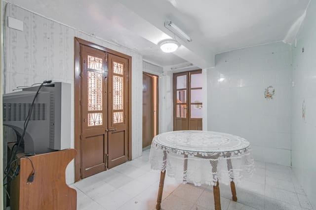 3 slaapkamer Halfvrijstaande villa te koop in Pinos Puente - € 64.900 (Ref: 9868818)