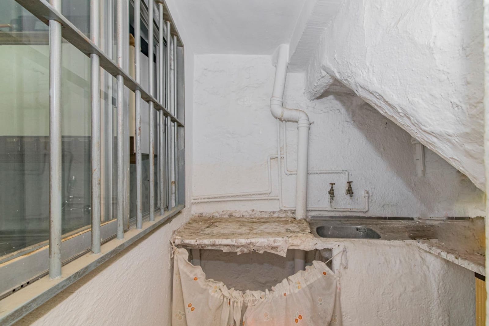 3 slaapkamer Halfvrijstaande villa te koop in Pinos Puente - € 64.900 (Ref: 9868818)