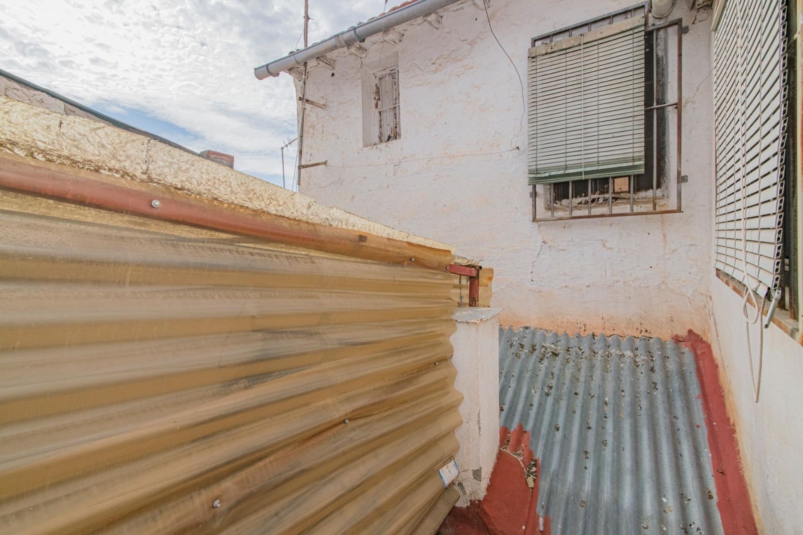 3 slaapkamer Halfvrijstaande villa te koop in Pinos Puente - € 64.900 (Ref: 9868818)