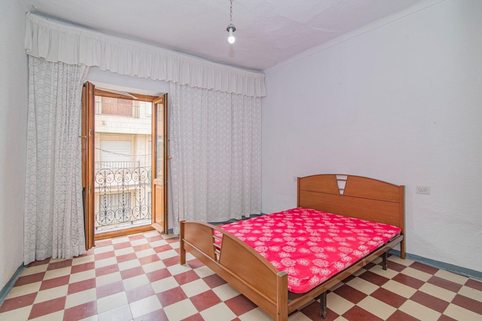 3 slaapkamer Halfvrijstaande villa te koop in Pinos Puente - € 64.900 (Ref: 9868818)