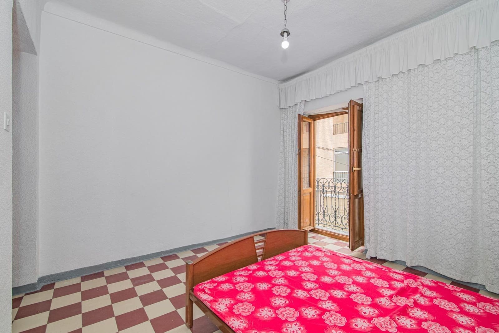 3 slaapkamer Halfvrijstaande villa te koop in Pinos Puente - € 64.900 (Ref: 9868818)