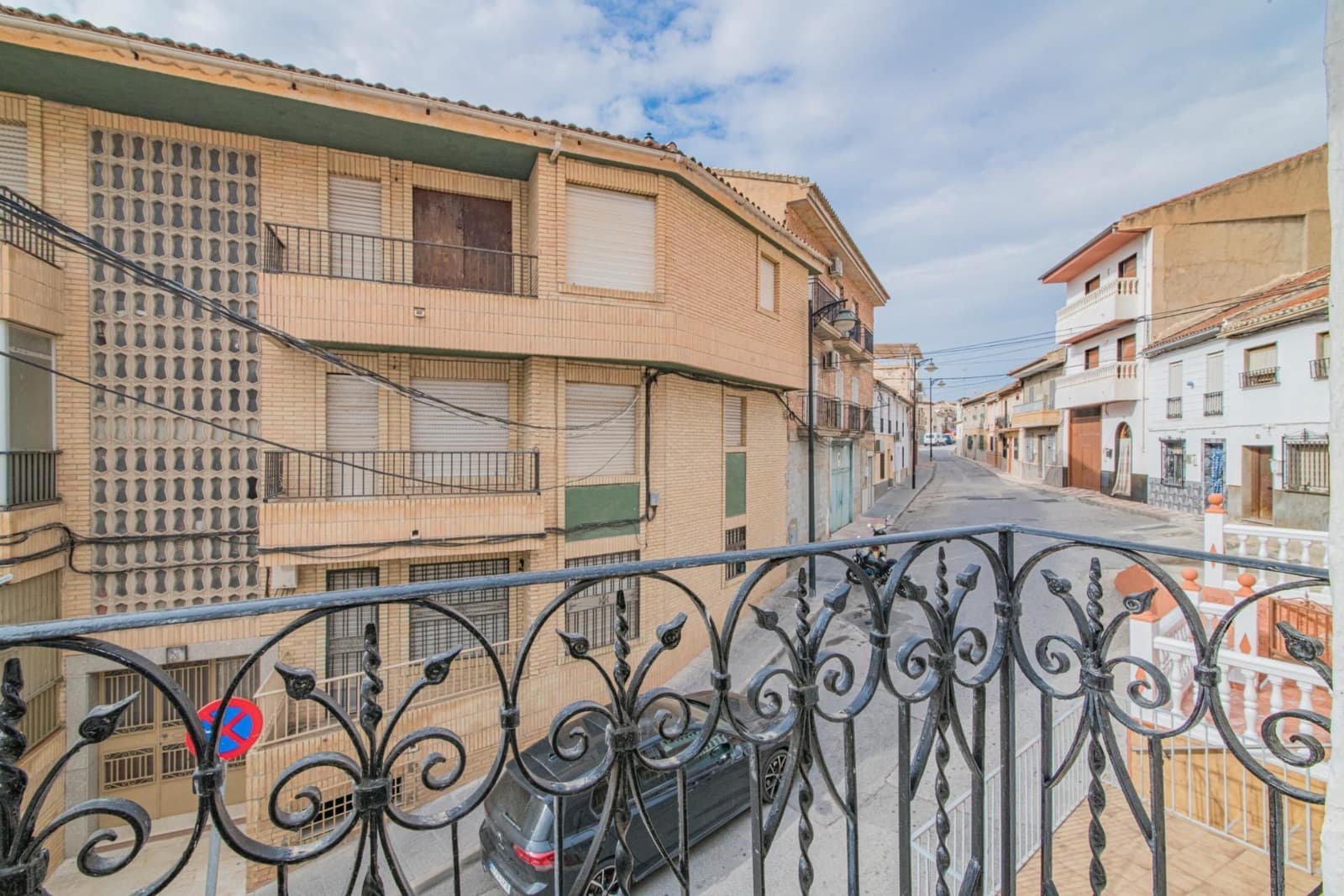 3 slaapkamer Halfvrijstaande villa te koop in Pinos Puente - € 64.900 (Ref: 9868818)