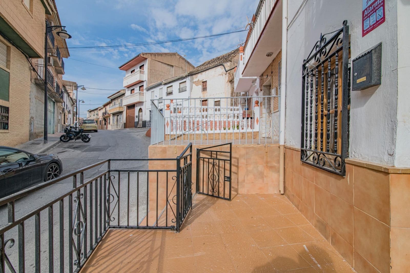 3 slaapkamer Halfvrijstaande villa te koop in Pinos Puente - € 64.900 (Ref: 9868818)