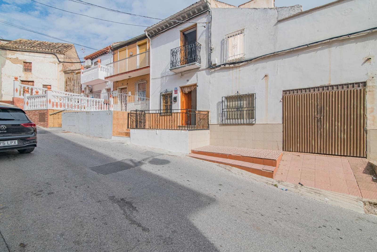 3 slaapkamer Halfvrijstaande villa te koop in Pinos Puente - € 64.900 (Ref: 9868818)