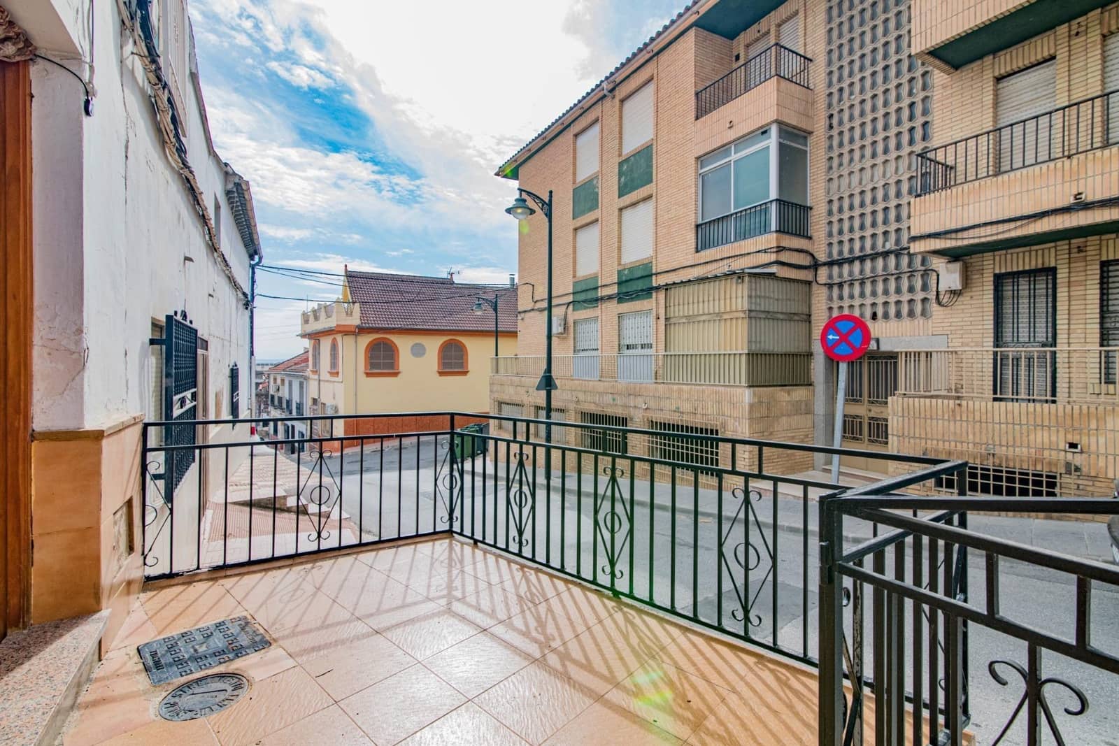 3 slaapkamer Halfvrijstaande villa te koop in Pinos Puente - € 64.900 (Ref: 9868818)