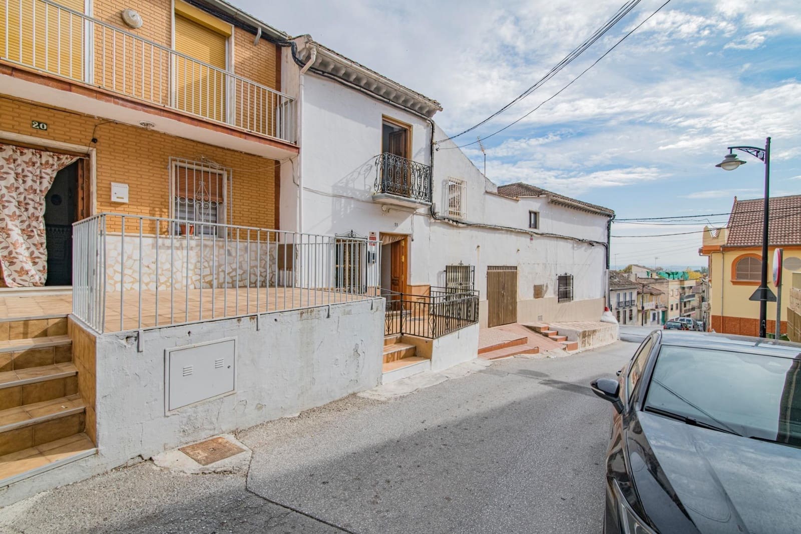 3 slaapkamer Halfvrijstaande villa te koop in Pinos Puente - € 64.900 (Ref: 9868818)