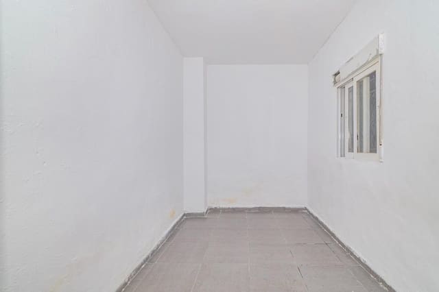 3 slaapkamer Halfvrijstaande villa te koop in Albaicin, Granada stad - € 99.900 (Ref: 9870298)