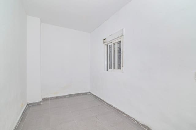 3 slaapkamer Halfvrijstaande villa te koop in Albaicin, Granada stad - € 99.900 (Ref: 9870298)