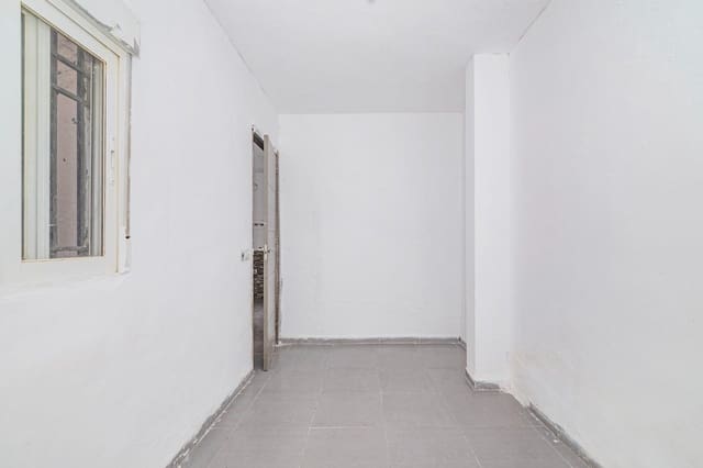 3 slaapkamer Halfvrijstaande villa te koop in Albaicin, Granada stad - € 99.900 (Ref: 9870298)