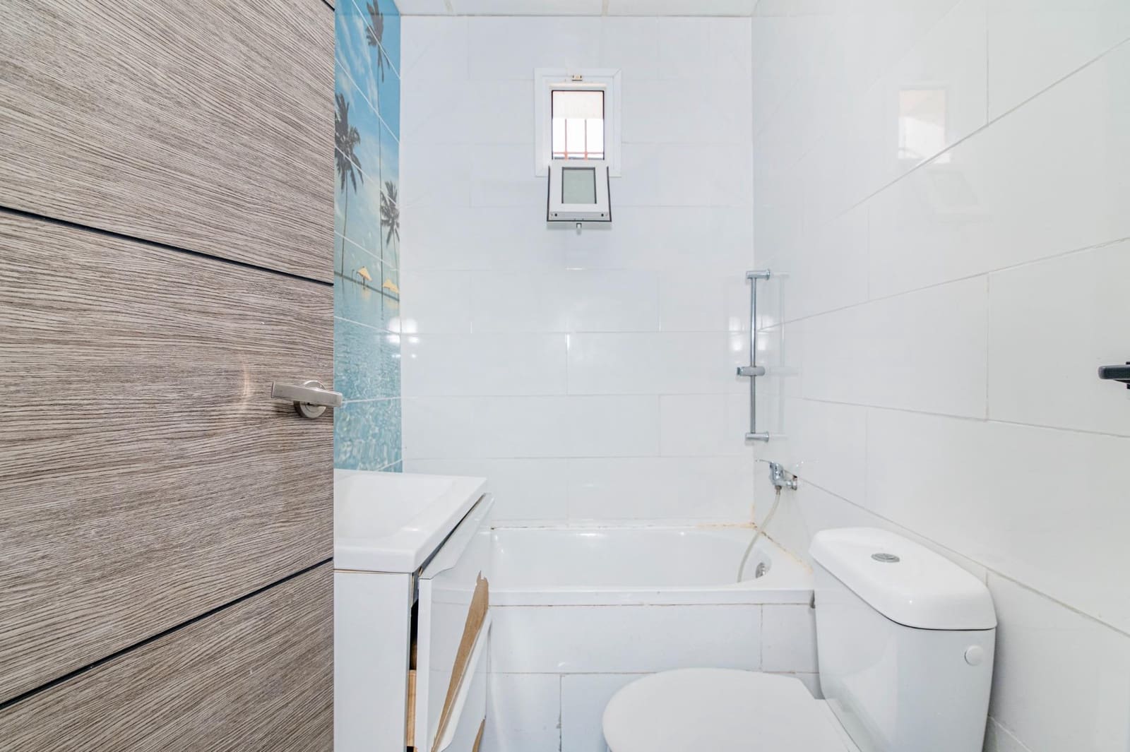 3 slaapkamer Halfvrijstaande villa te koop in Granada stad - € 99.900 (Ref: 9870298)