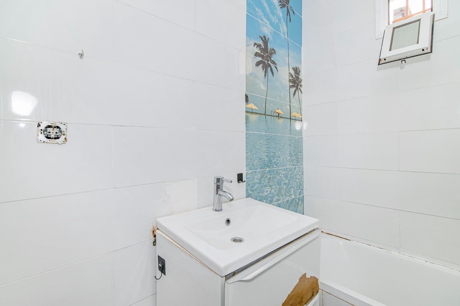3 slaapkamer Halfvrijstaande villa te koop in Granada stad - € 99.900 (Ref: 9870298)