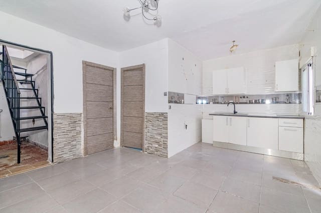 3 slaapkamer Halfvrijstaande villa te koop in Albaicin, Granada stad - € 99.900 (Ref: 9870298)