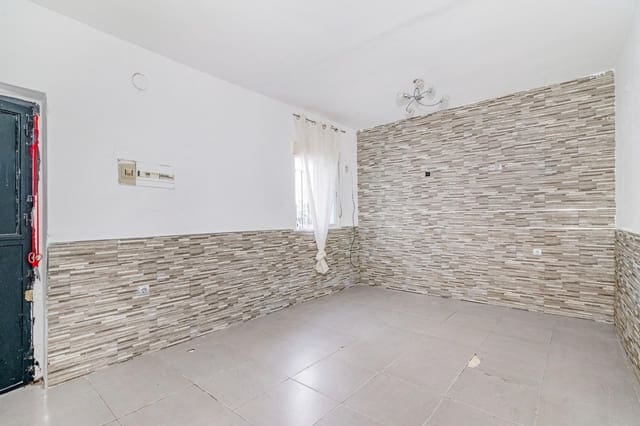 3 slaapkamer Halfvrijstaande villa te koop in Albaicin, Granada stad - € 99.900 (Ref: 9870298)