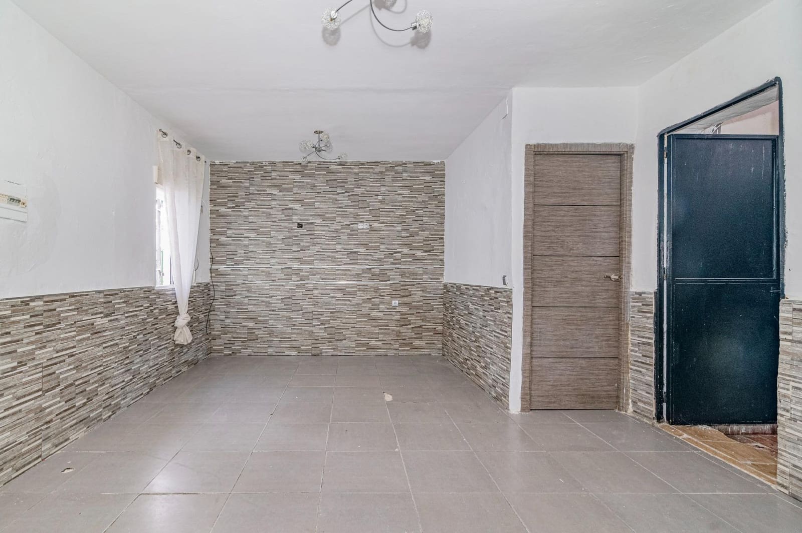 3 slaapkamer Halfvrijstaande villa te koop in Granada stad - € 99.900 (Ref: 9870298)