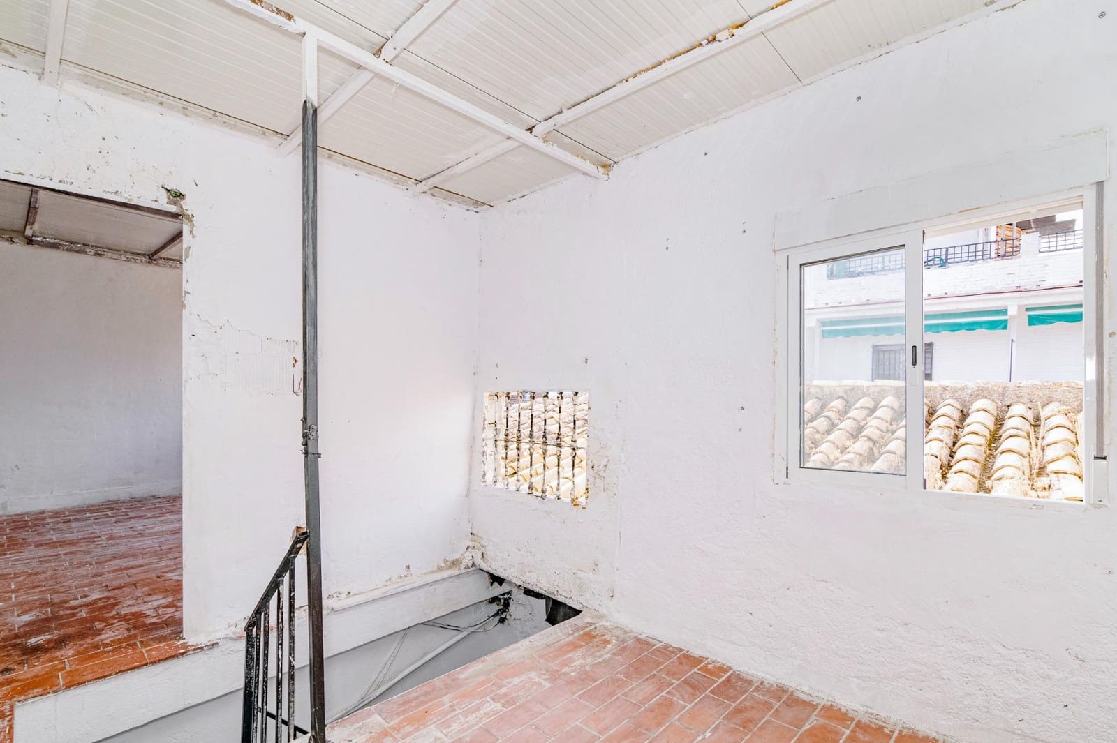 3 slaapkamer Halfvrijstaande villa te koop in Granada stad - € 99.900 (Ref: 9870298)